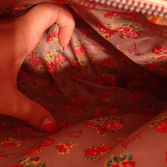 Large Pink Betsy Johnson bag - Picture 6 of 7